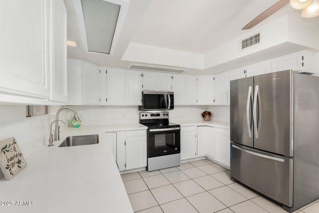 2214 E FRYE Road, Chandler, AZ 85225