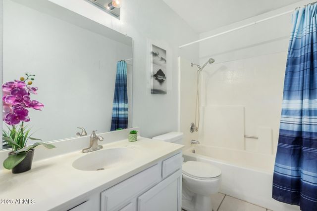 2214 E FRYE Road, Chandler, AZ 85225