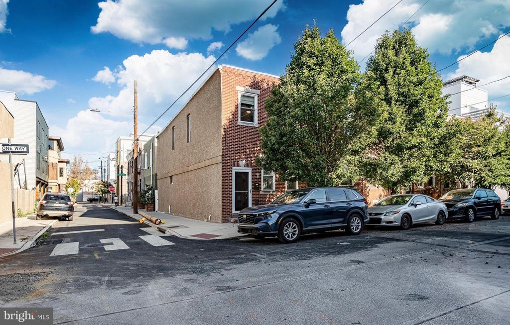 2624 ALMOND ST, Philadelphia, PA 19125