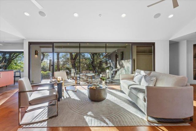 3923 Glengarry DR, Austin, TX 78731