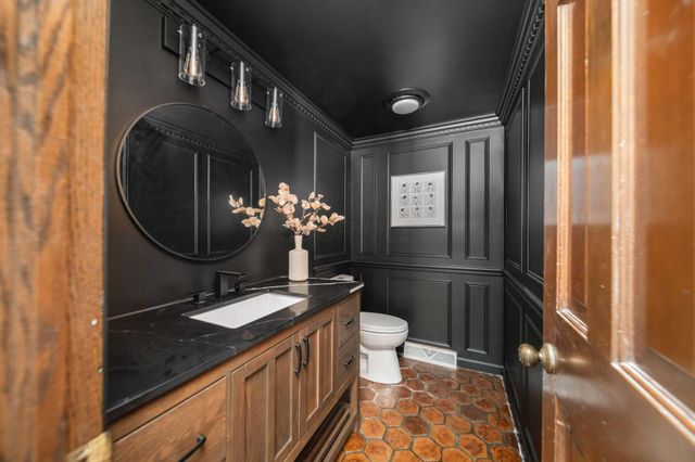 825 Bluffview Drive, Columbus, OH 43235