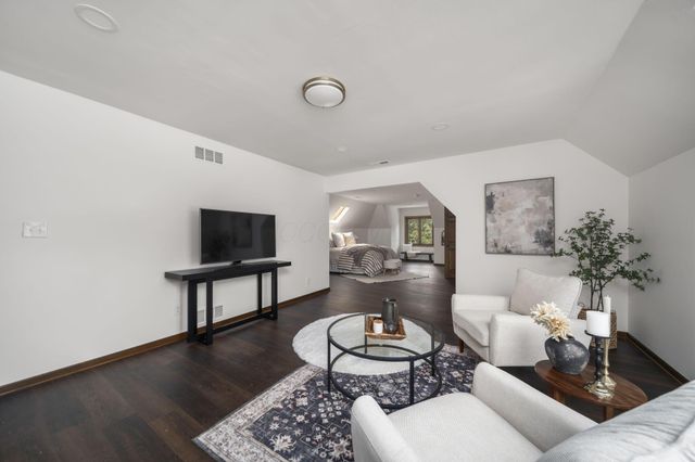 825 Bluffview Drive, Columbus, OH 43235