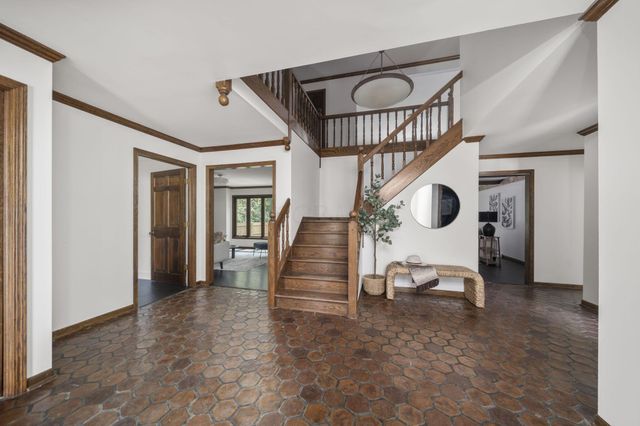825 Bluffview Drive, Columbus, OH 43235