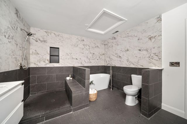 825 Bluffview Drive, Columbus, OH 43235