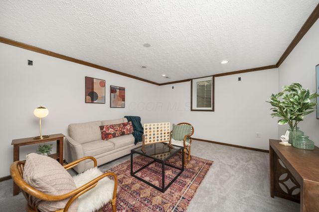 825 Bluffview Drive, Columbus, OH 43235