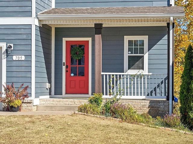 709 Valencia Dr, Clarksville, TN 37043