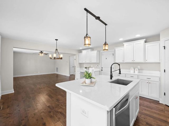 709 Valencia Dr, Clarksville, TN 37043