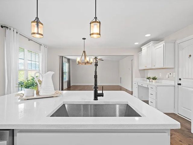 709 Valencia Dr, Clarksville, TN 37043