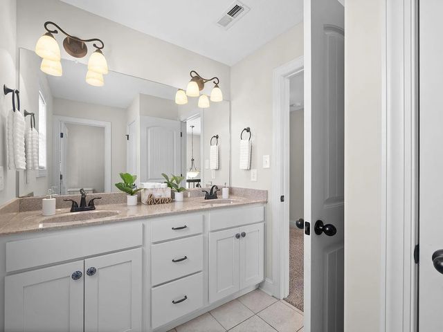 709 Valencia Dr, Clarksville, TN 37043