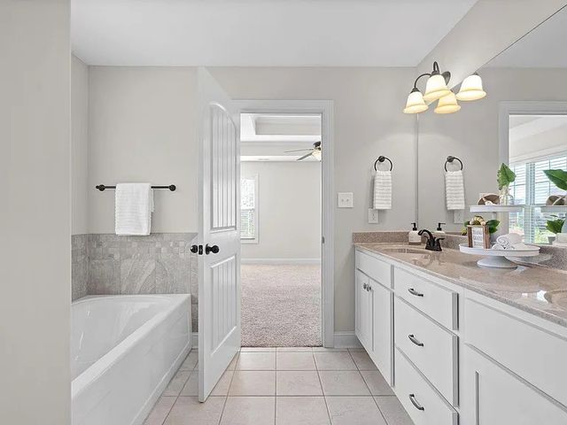 709 Valencia Dr, Clarksville, TN 37043