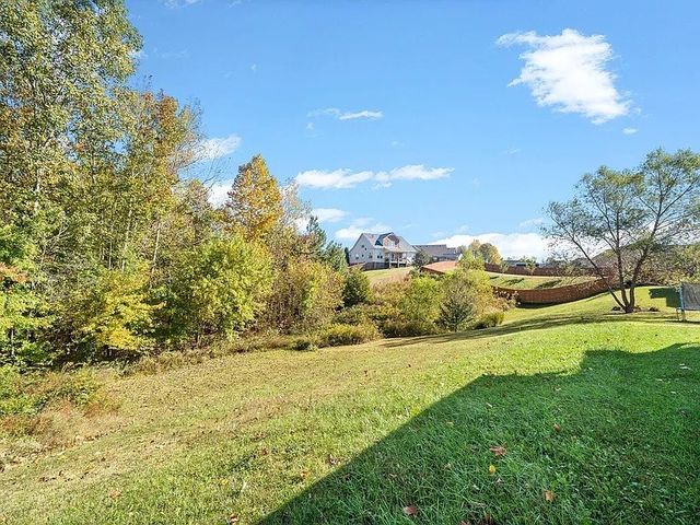 709 Valencia Dr, Clarksville, TN 37043