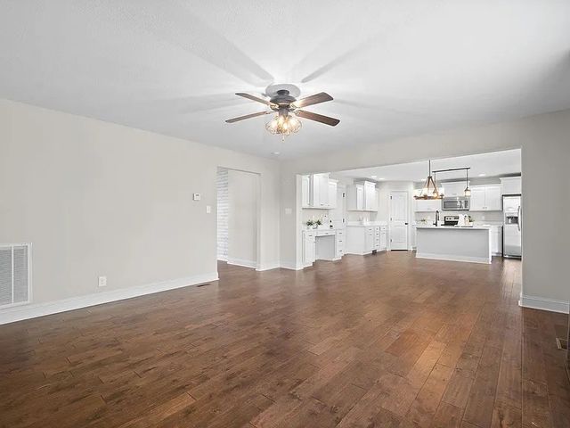 709 Valencia Dr, Clarksville, TN 37043
