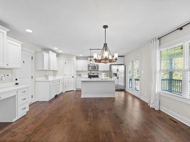 709 Valencia Dr, Clarksville, TN 37043