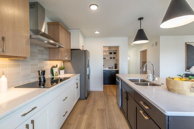 6841 Sunrise Pt, Horace, ND 58047