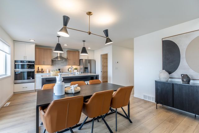 6841 Sunrise Pt, Horace, ND 58047
