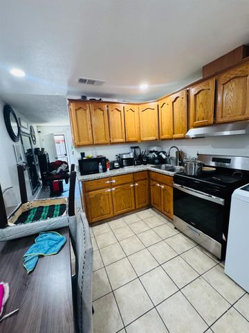 1335 Olive Avenue, Sanger, CA 93657