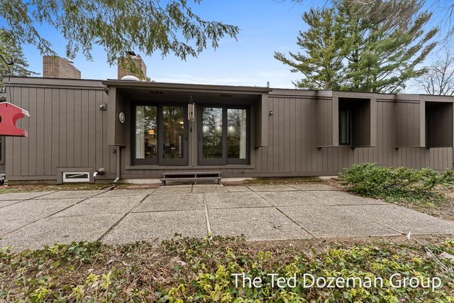 845 Brook Village Court, Holland, MI 49423
