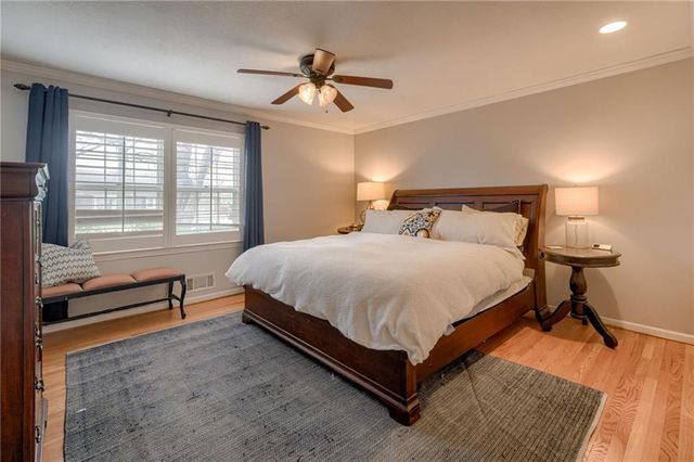 10318 Sagamore Road, Leawood, KS 66206