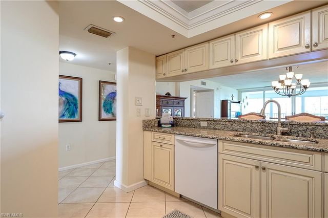 25 Bluebill Ave Apt 403, Naples, FL 34108