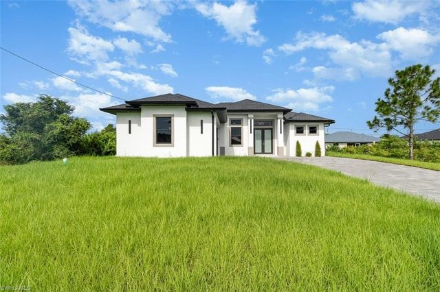 907 Sunniland BLVD, Lehigh Acres, FL 33971