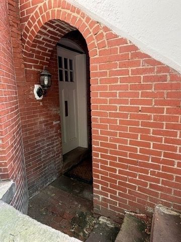 27 Mattoon Street, Springfield, MA 01105