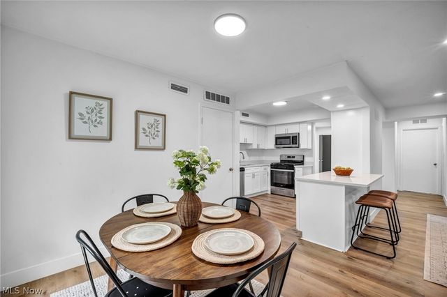 6330 Greenwood 205, Northfield, OH 44067
