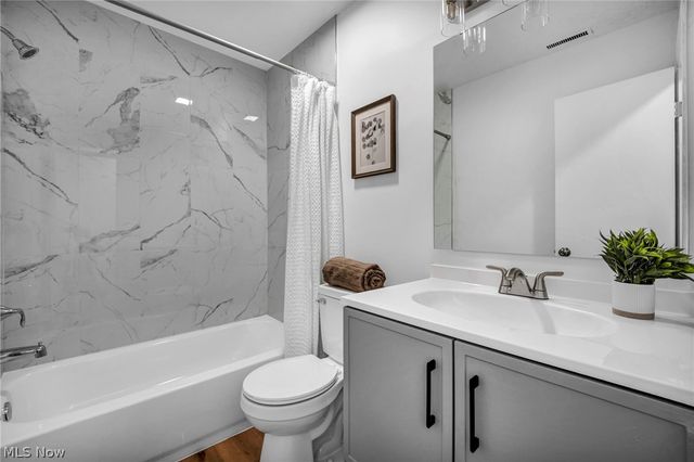 6330 Greenwood 205, Northfield, OH 44067