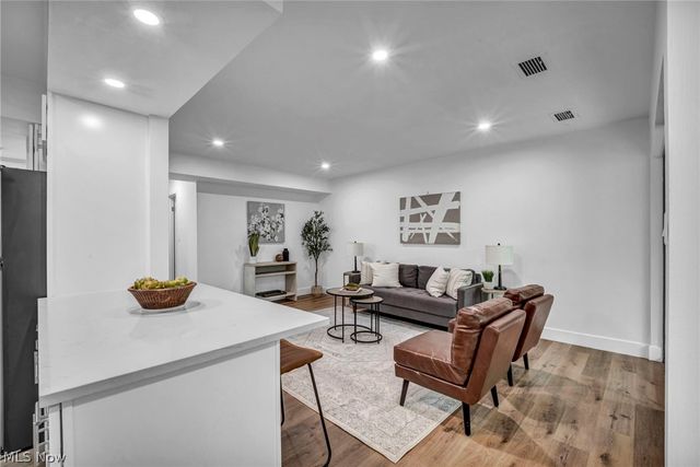 6330 Greenwood 205, Northfield, OH 44067