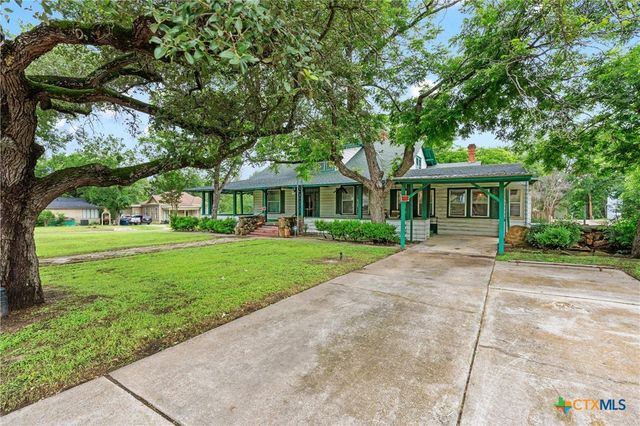305 E Davilla Avenue, Rockdale, TX 76567