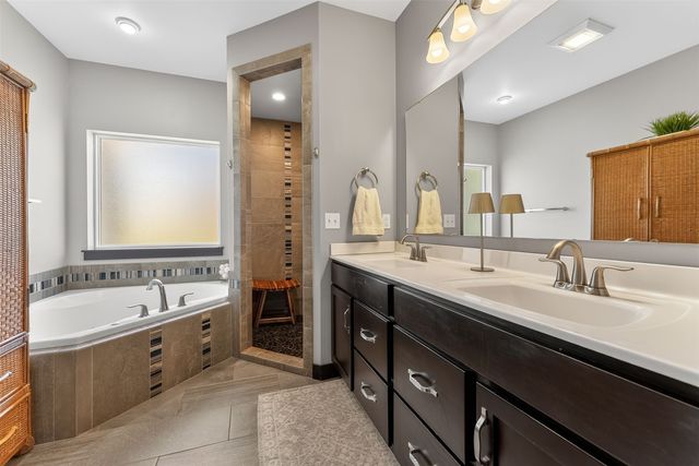 2040 Stone Creek Cir, North Liberty, IA 52317