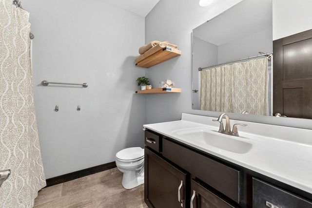 2040 Stone Creek Cir, North Liberty, IA 52317
