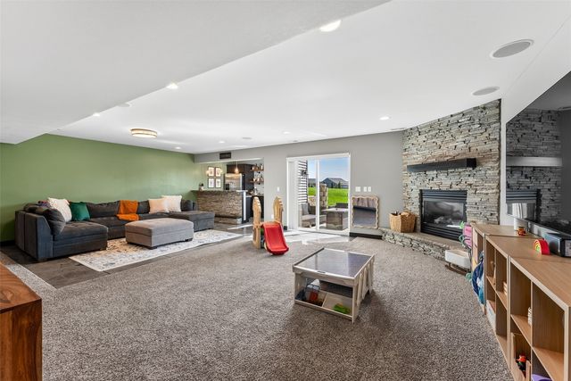 2040 Stone Creek Cir, North Liberty, IA 52317