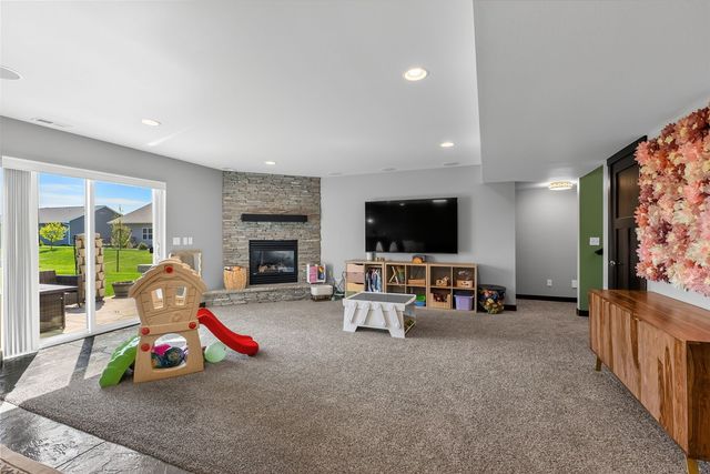2040 Stone Creek Cir, North Liberty, IA 52317