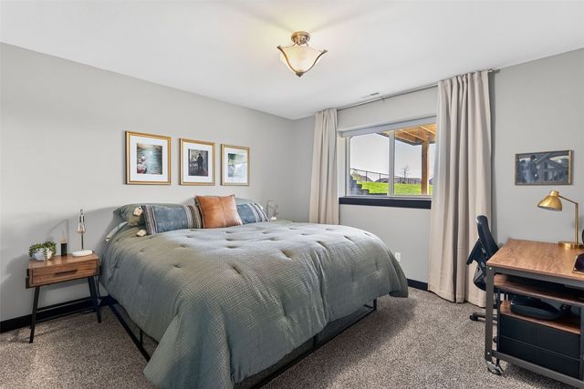 2040 Stone Creek Cir, North Liberty, IA 52317