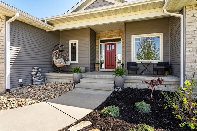 2040 Stone Creek Cir, North Liberty, IA 52317