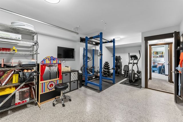 2040 Stone Creek Cir, North Liberty, IA 52317