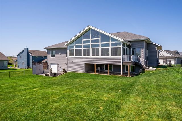 2040 Stone Creek Cir, North Liberty, IA 52317