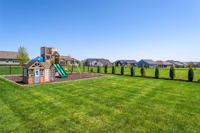 2040 Stone Creek Cir, North Liberty, IA 52317