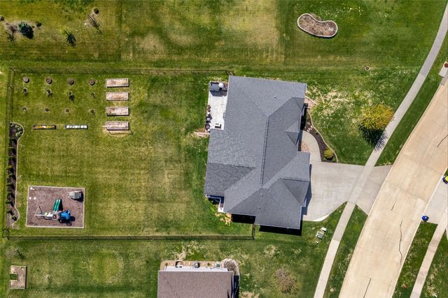 2040 Stone Creek Cir, North Liberty, IA 52317