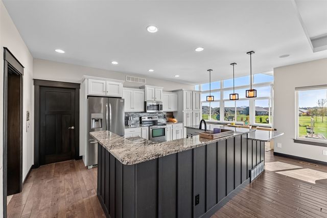2040 Stone Creek Cir, North Liberty, IA 52317