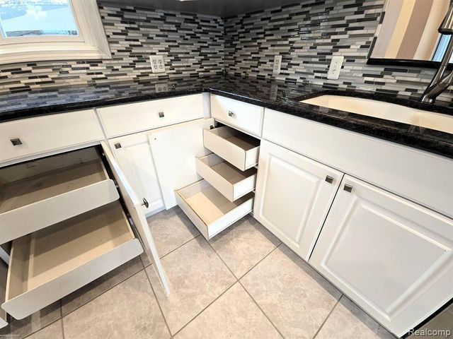 2722 Sparta Drive, Troy, MI 48083