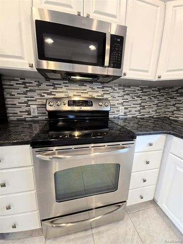 2722 Sparta Drive, Troy, MI 48083