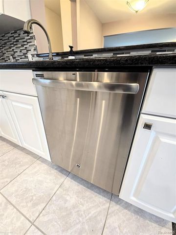 2722 Sparta Drive, Troy, MI 48083