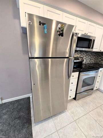 2722 Sparta Drive, Troy, MI 48083