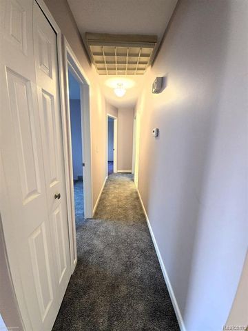 2722 Sparta Drive, Troy, MI 48083