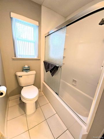 2722 Sparta Drive, Troy, MI 48083