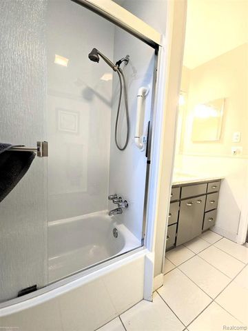 2722 Sparta Drive, Troy, MI 48083