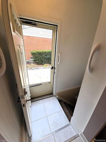 2722 Sparta Drive, Troy, MI 48083