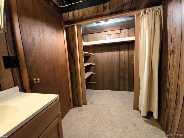 2722 Sparta Drive, Troy, MI 48083