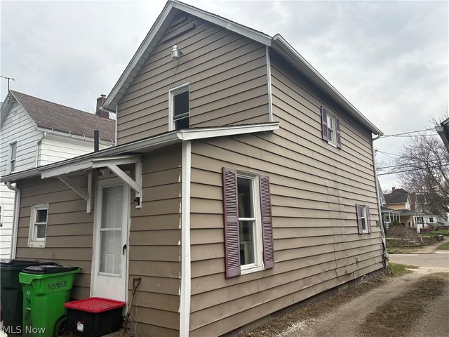 621 Creedmore Avenue, Barberton, OH 44203